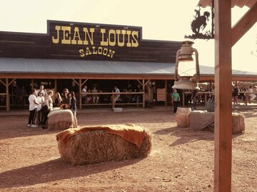 Jean Louis Saloon